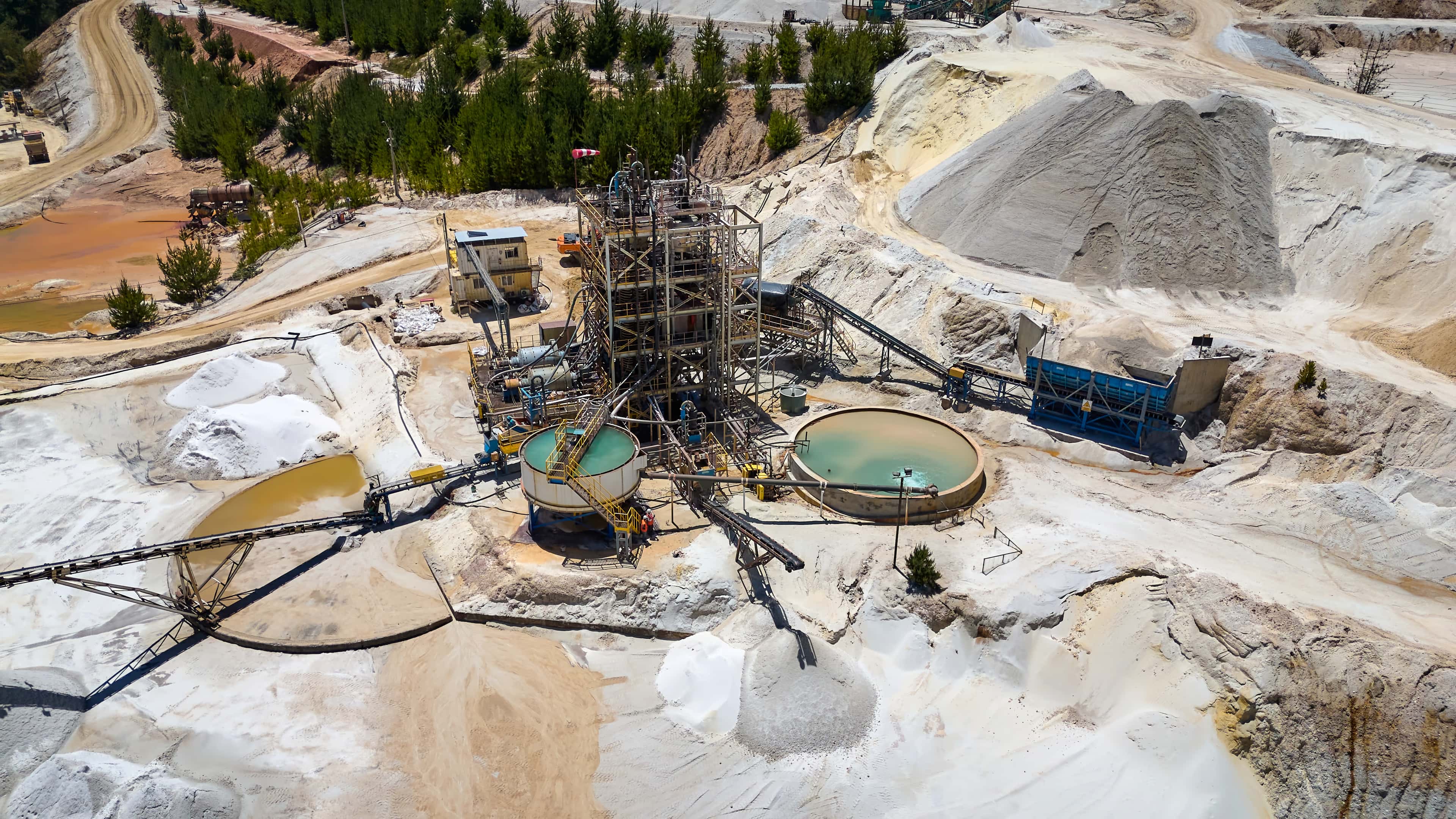Transmineral background